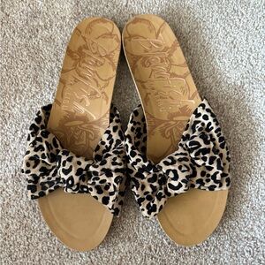 Chic Leopard Print Sandals